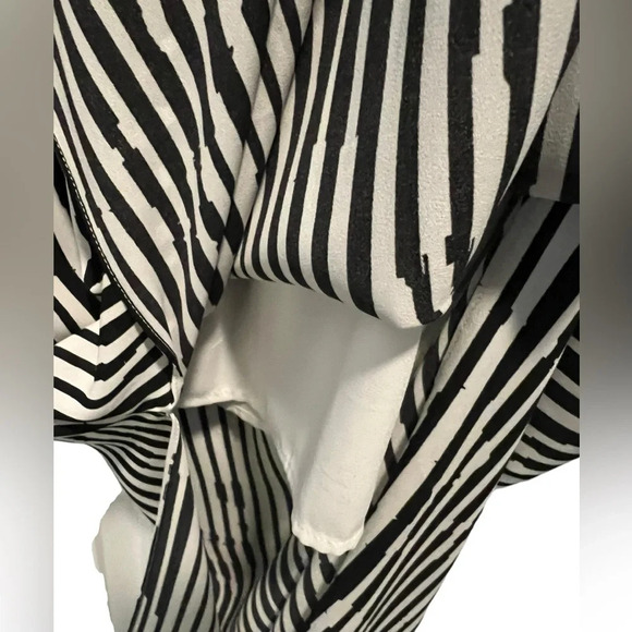 White House Black Market Panel Maxi Dress Keyhole Neck Silver Metal Clasp Size 2 - Picture 9 of 12